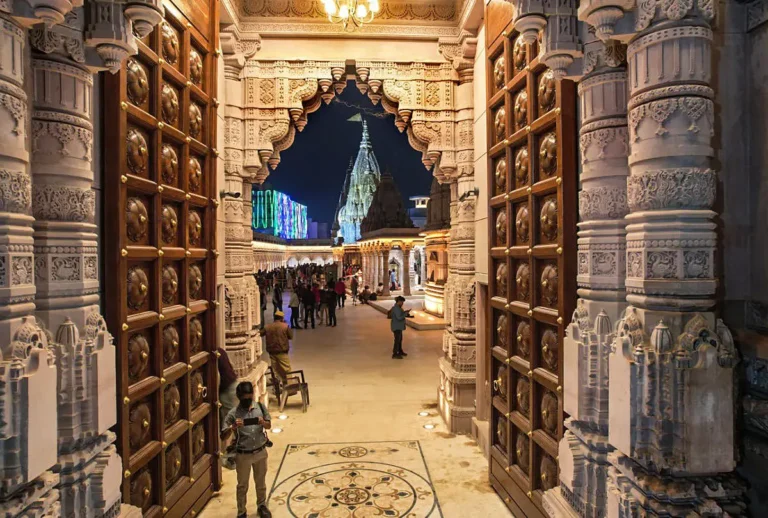 Varanasi kashi vishwanath temple gate of temple